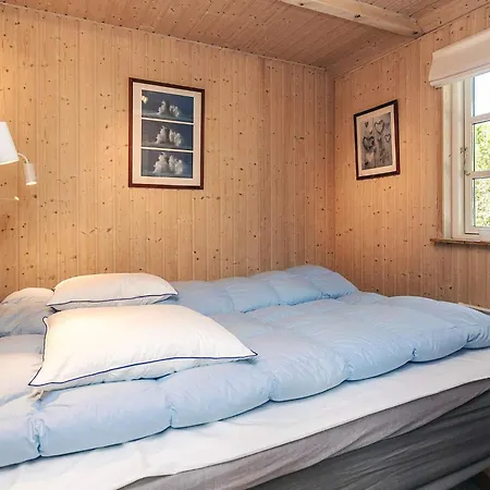 4 Star In Vaeggerlose Feriehus Bøtø By
