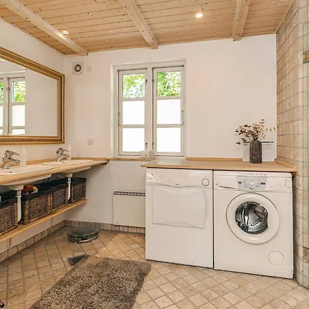 4 Star In Vaeggerlose Feriehus